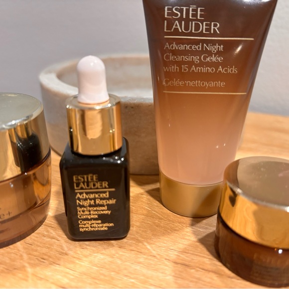 Estee Lauder skincare travel set - Picture 3 of 4